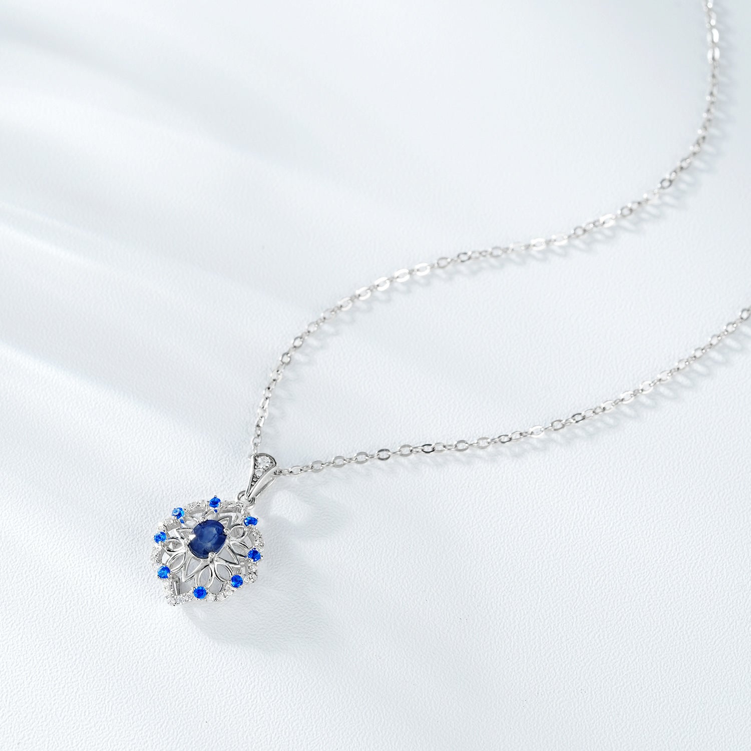 Fashion High Class Jewelry Natural Sapphire Pendant S925 Silver Retro Pattern
